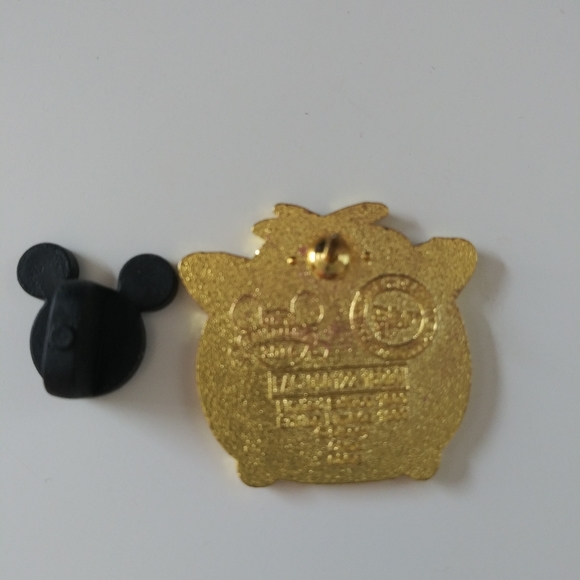 Pumba Tsum Tsum Limited edition pin - Picture 3 of 3